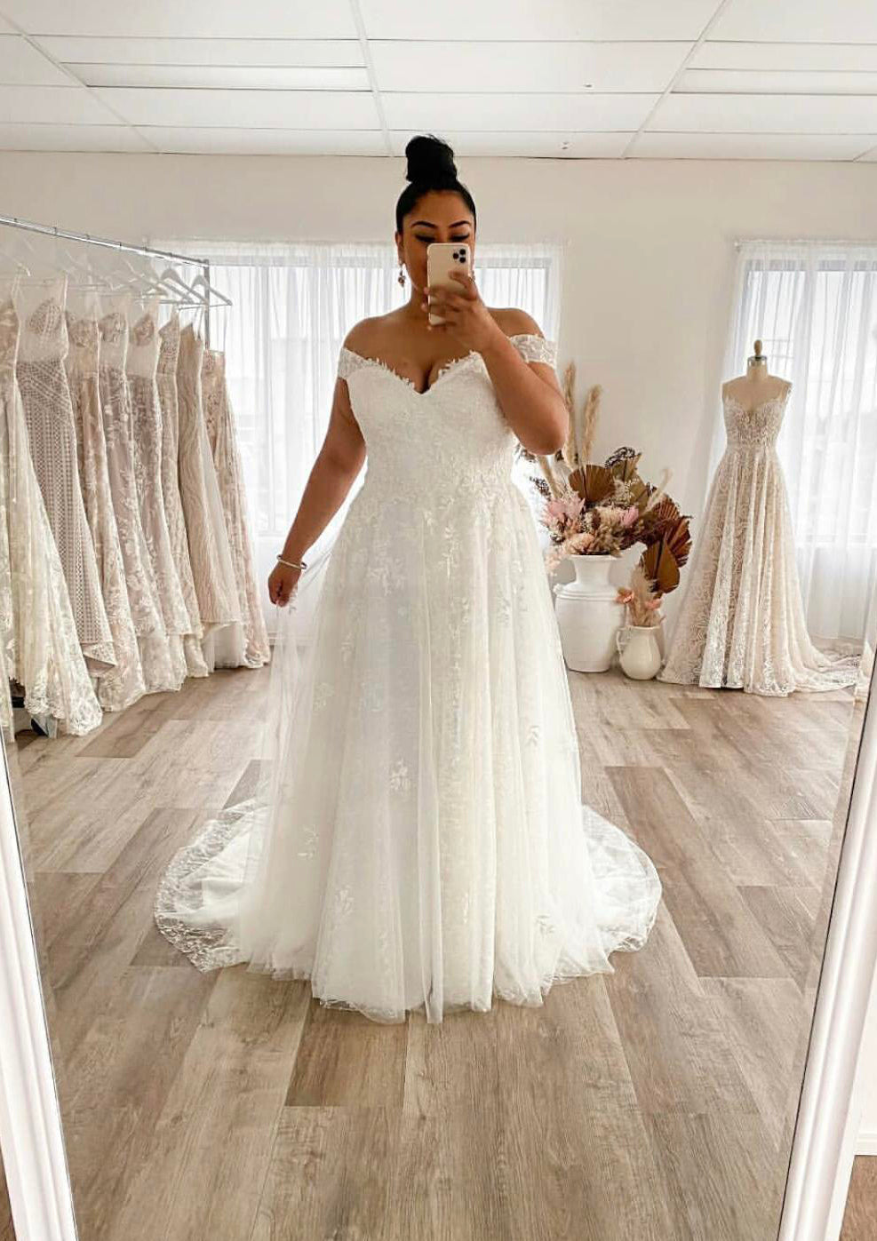 A-line Off Shoulder Floor Length Court Lace Tulle Plus Size Wedding Dress A-line Off Shoulder Floor Length Court Lace Tulle Plus Size Wedding Dress