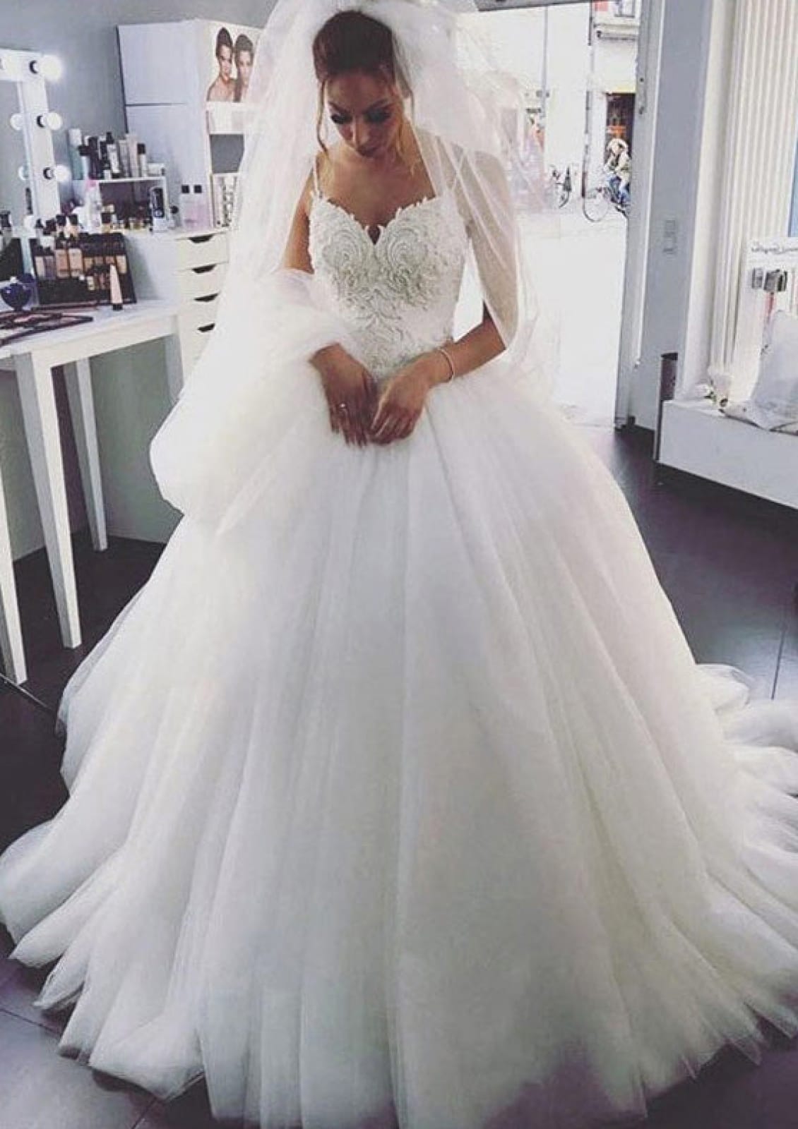 Long Ball Gown V-neck Spaghetti Straps Tulle Lace Wedding Dress