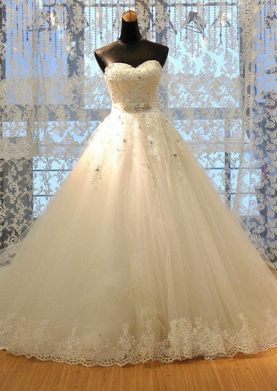 Beaded Princess Sweetheart Chapel Lace Tulle Strapless Wedding Dress Beaded Princess Sweetheart Chapel Lace Tulle Strapless Wedding Dress