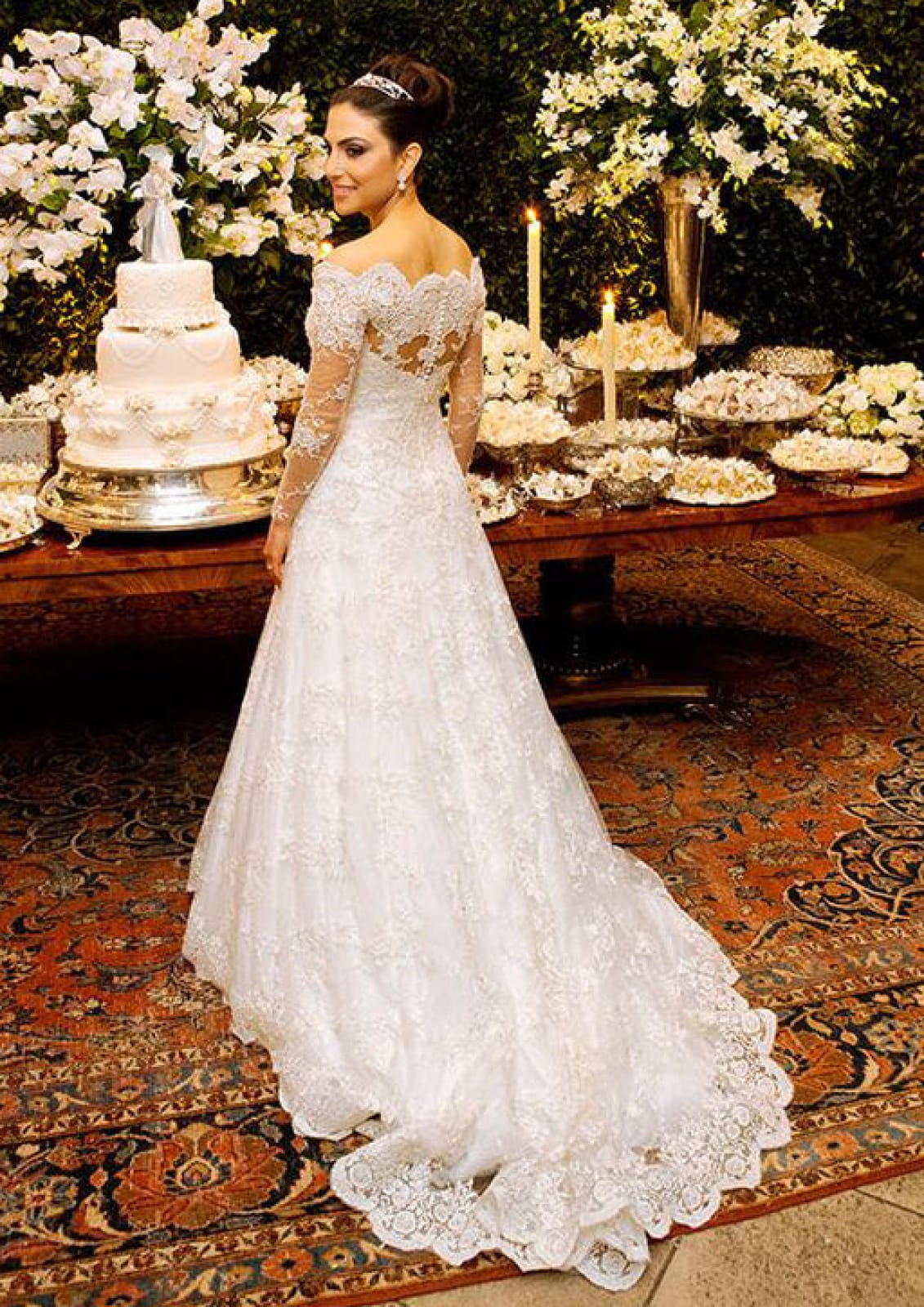 Scalloped Off Shoulder Long Sleeve Lace Court Wedding Dress