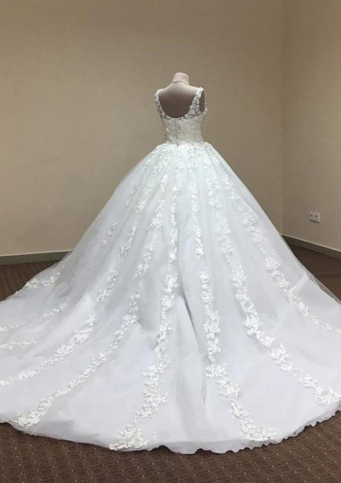 Tulle Wedding Dress Ball Gown Scoop Neck Chapel Train
