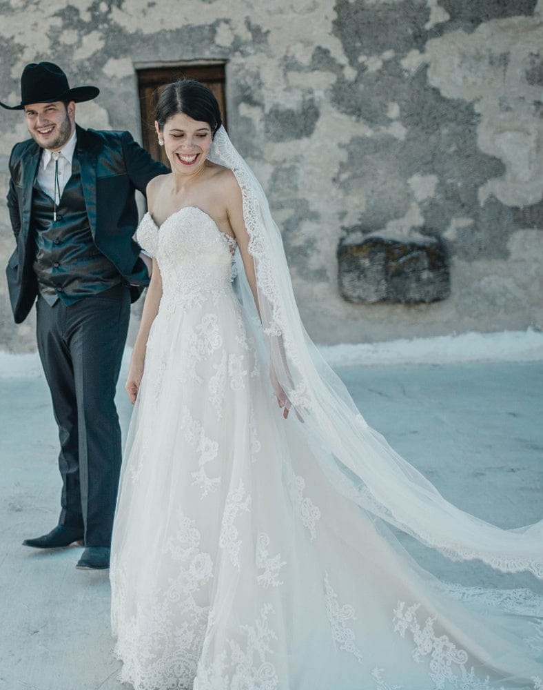 10 Stunning Sweetheart Neckline Wedding Dresses You’ll Love