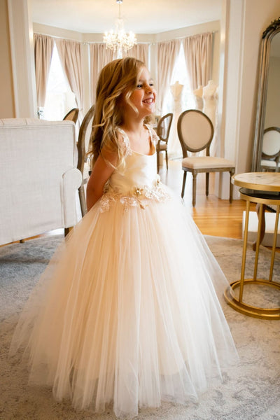 13 White Lace Flower Girl Dresses For Summer Wedding