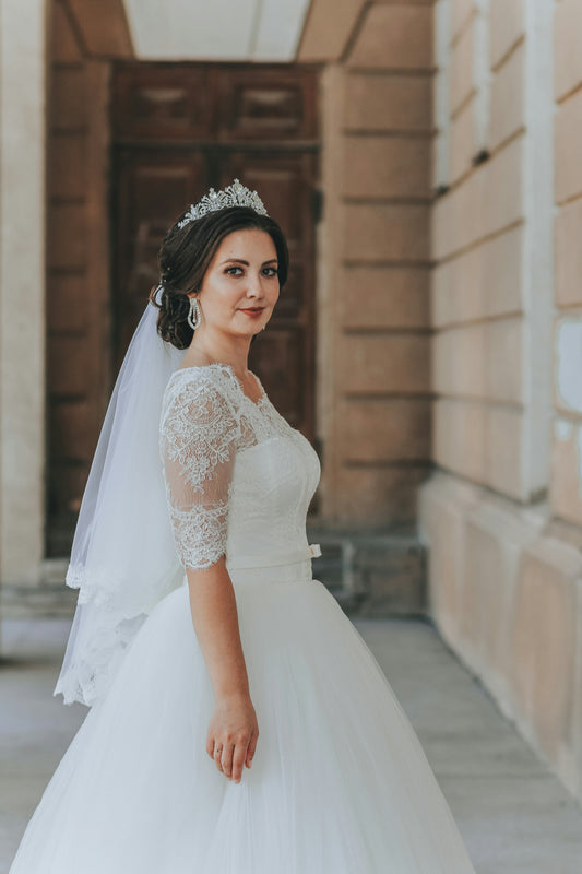 The Best Necklines to Highlight Your Smile on Your Wedding Day
