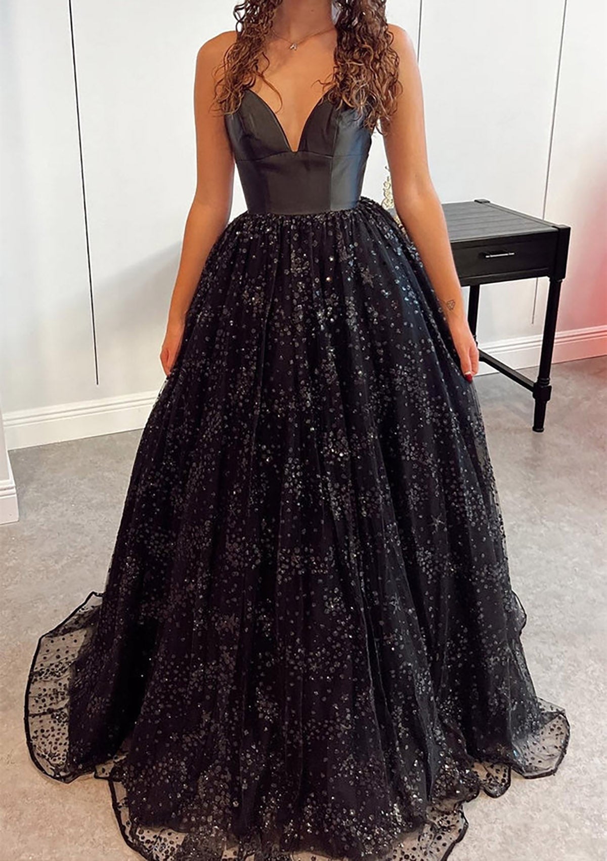 Glitter Prom Dress Princess A-line V-neck Sleeveless Tulle Satin Sweep Train
