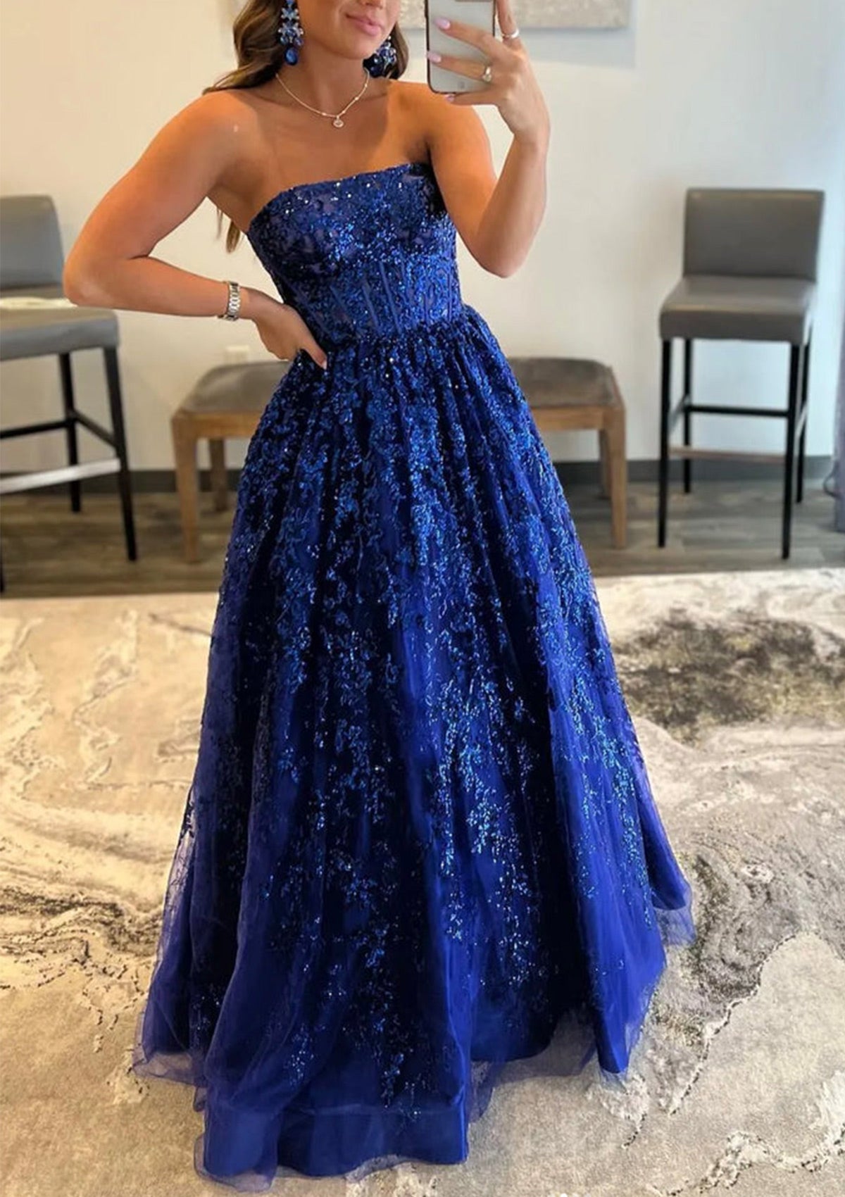 Vestido de Fiesta Largo de Encaje Azul Rey, con Corsé sin Tirantes y Bolsillos