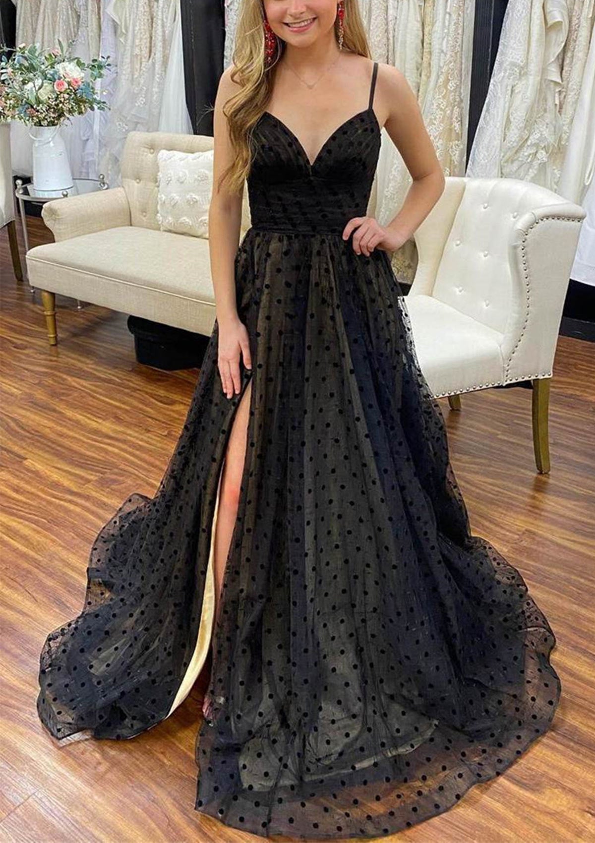 Robe de bal trapèze col en V à bretelles traîne en tulle noir à pois, fendue