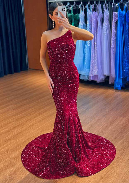 Robe de soirée sirène asymétrique en velours bordeaux et sequins