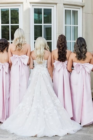 Robe de Demoiselle d'Honneur sans Bretelles en Satin Rose Col Droit Plissée Longue Grandes Bretelles Nœud