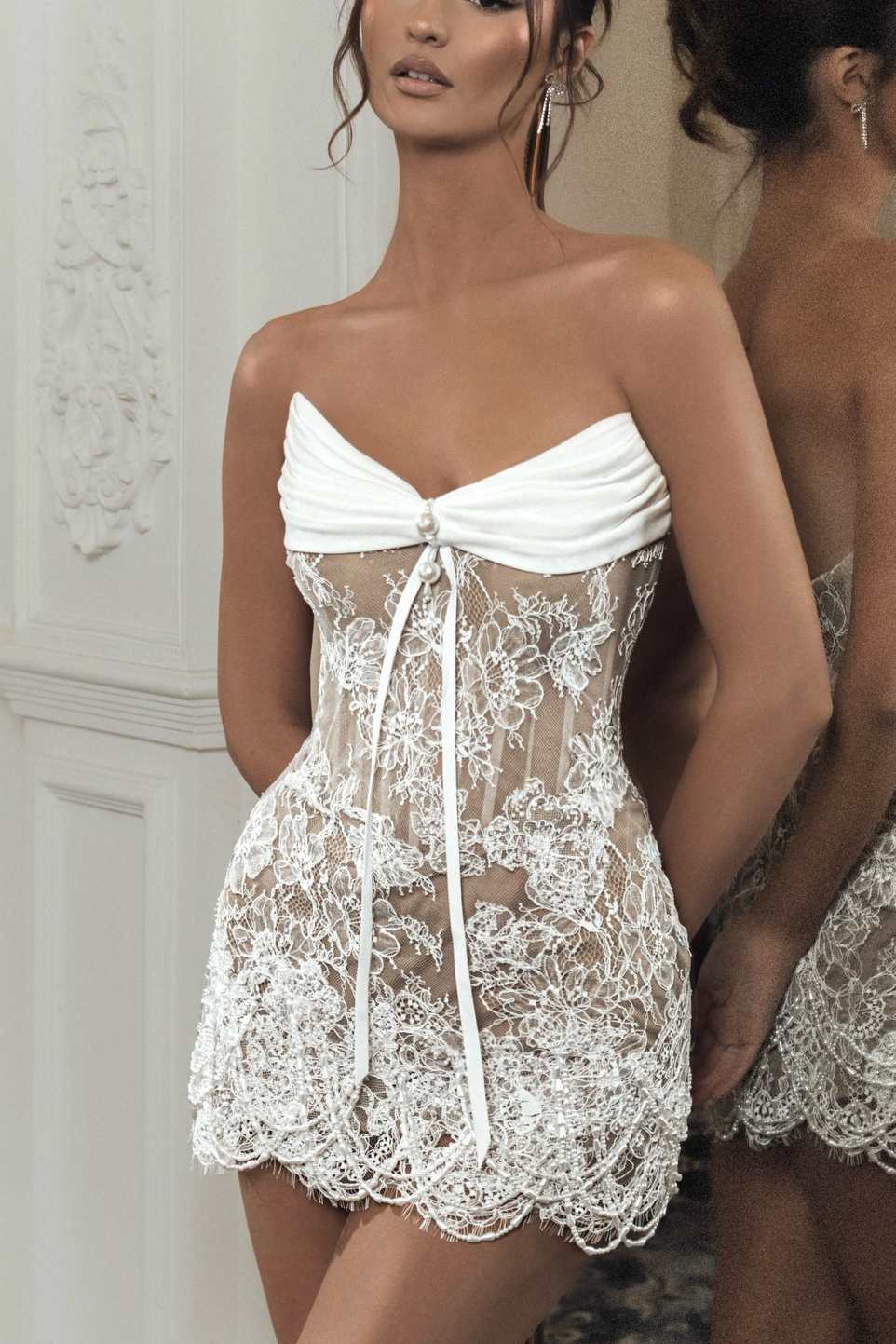 Elegant Strapless V-Neck Beaded Lace Fitted Homecoming Dress