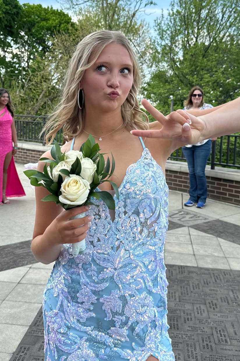 Sleeveless V-Neck Formal Prom Dress with Spaghetti Straps and Appliques