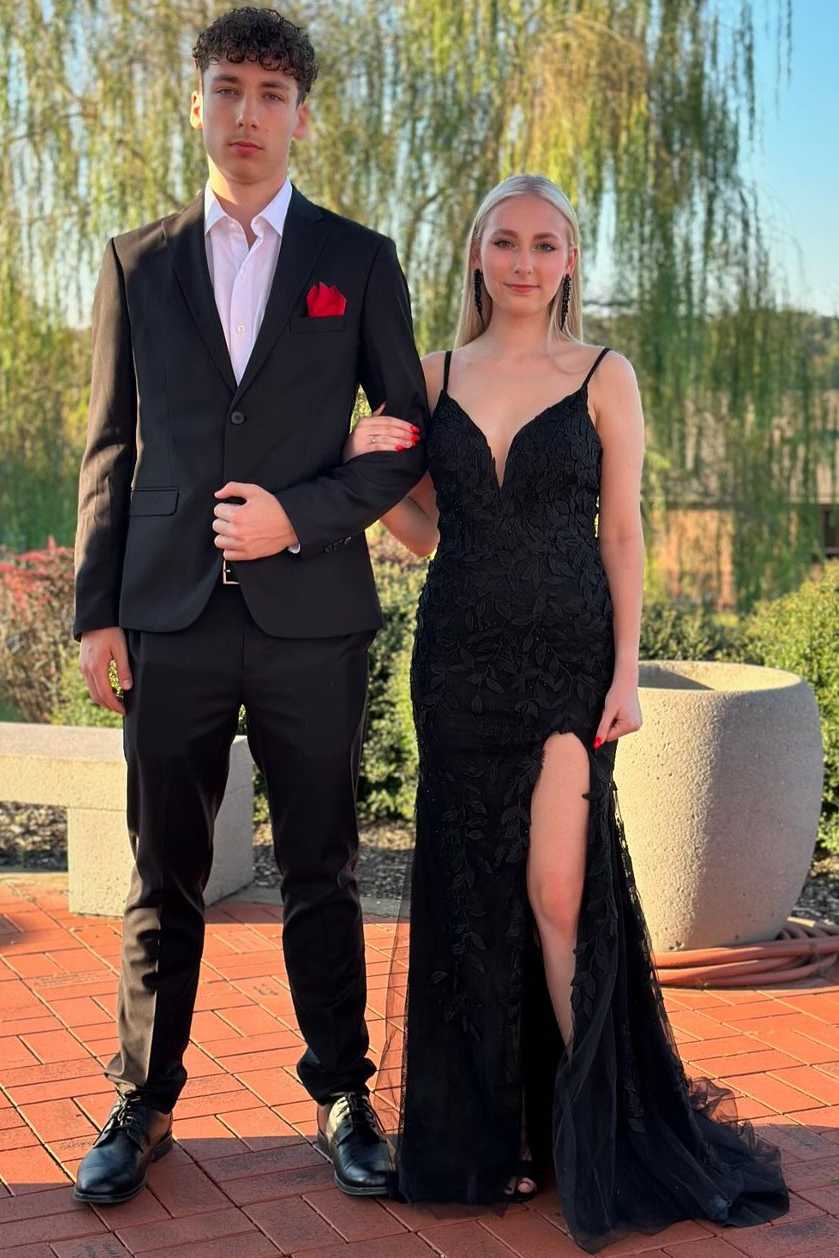 Black Spaghetti Strap V-Neck Lace Mermaid Prom Dress