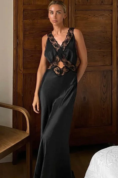 V-Neck Sleeveless Lace Applique Pleated Long Evening Party Dress