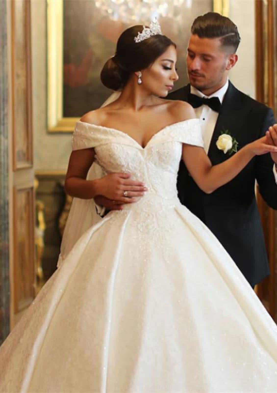 Ball Gown Off Shoulder Sweetheart Chapel Lace Wedding Dress 