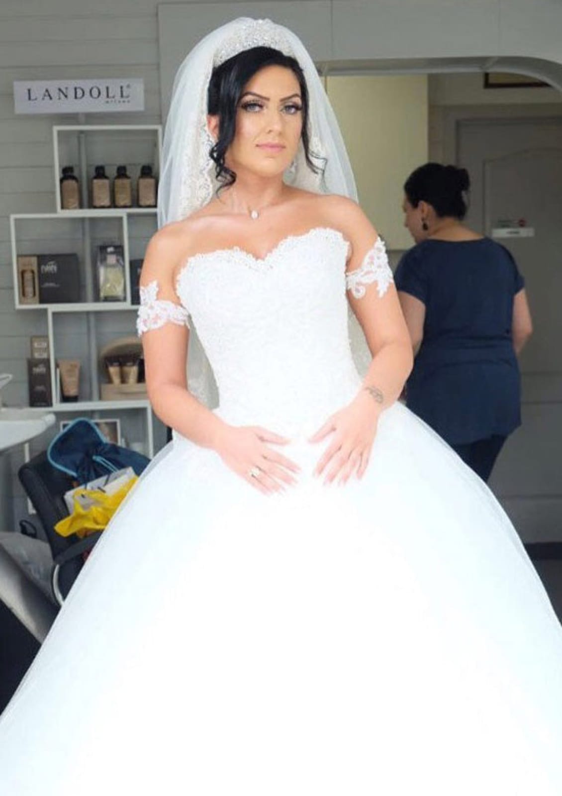 Ball Gown Off Shoulder Sweetheart Court Tulle Wedding Dress 
