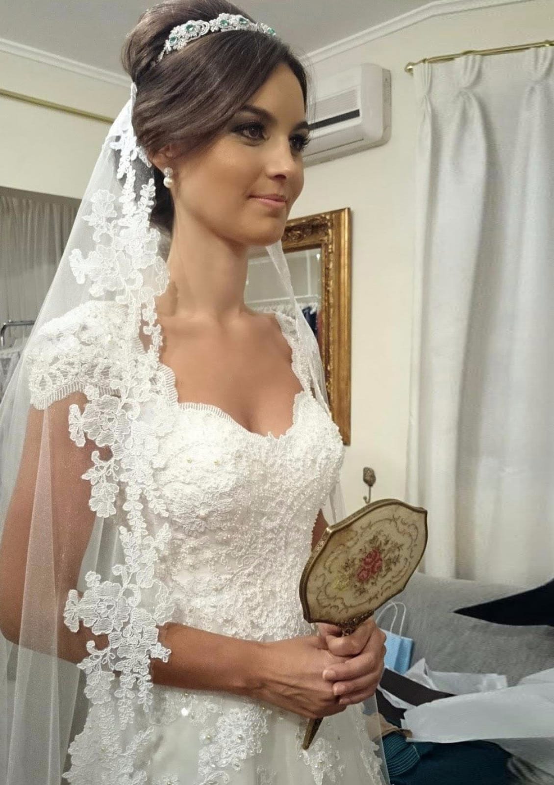 Beaded Scalloped Neck V Back Appliqued Lace A-line Bridal 