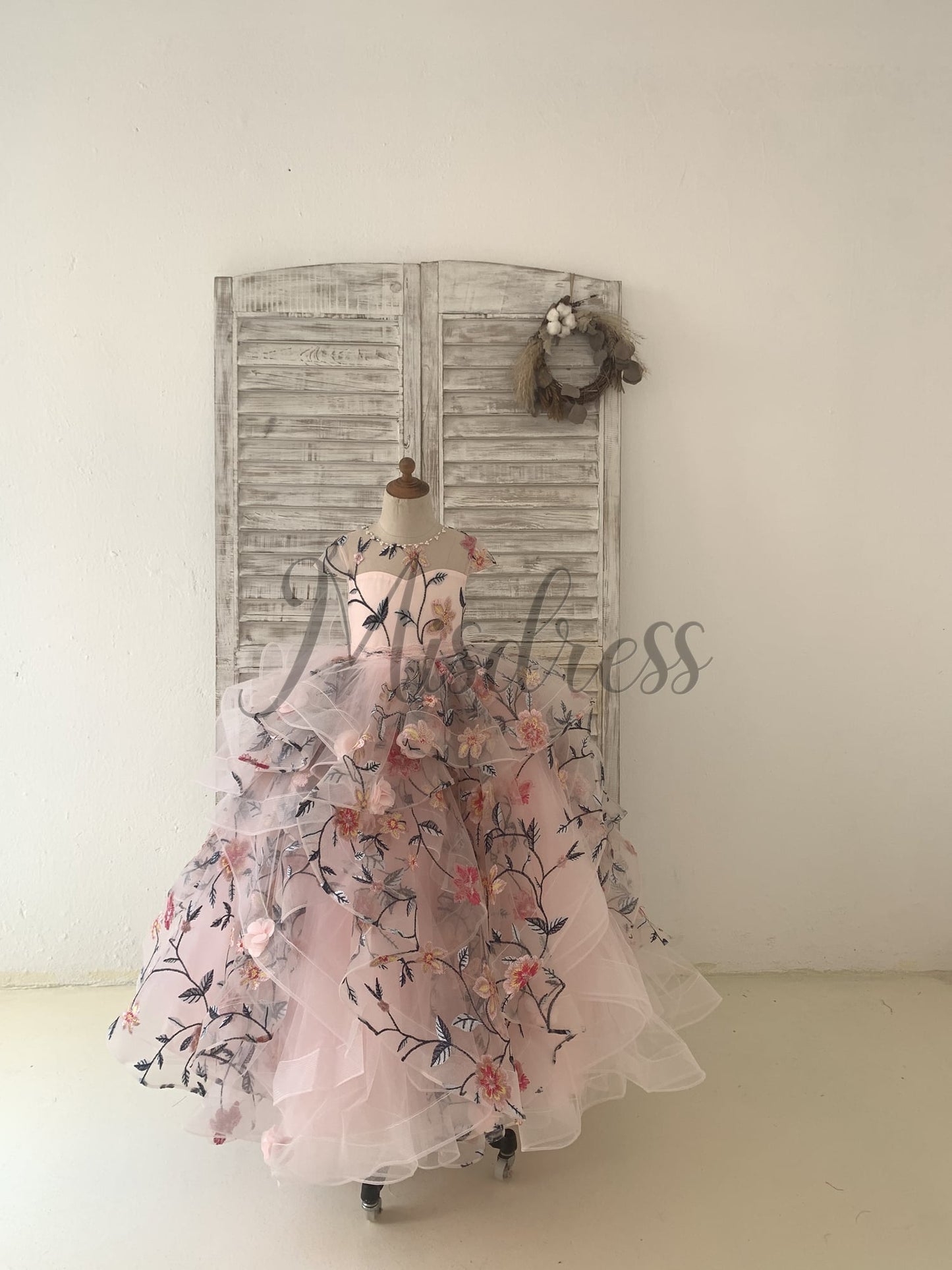 Embroidery Lace Tulle Cap Sleeves Keyhole Back Wedding Flower Girl Dress Kids Party Dress