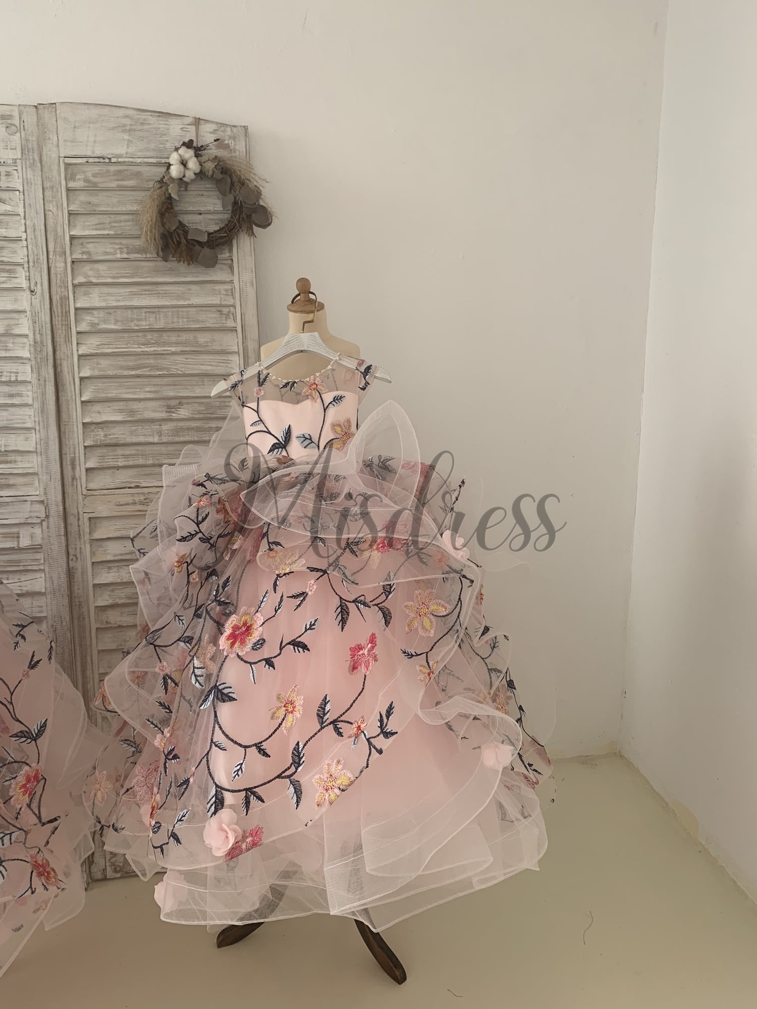Embroidery Lace Tulle Cap Sleeves Keyhole Back Wedding Flower Girl Dress Kids Party Dress