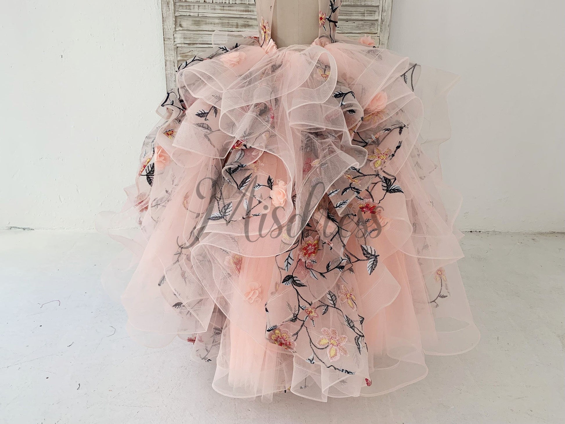 Ball Gown Embroidery Lace Tulle Cap Sleeves Keyhole Back Wedding Flower Girl Dress Kids Party Dress