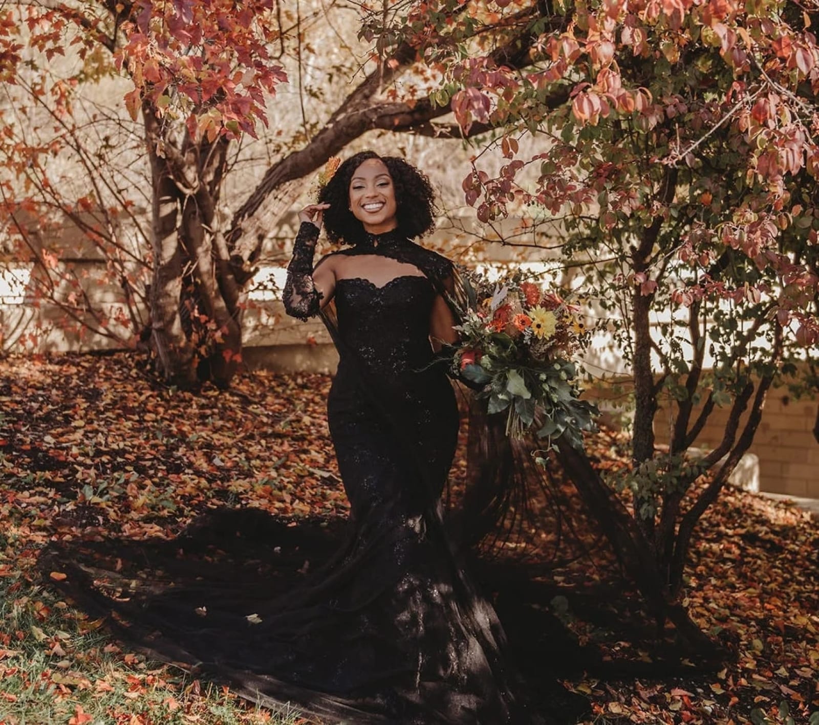 Mermaid Lace 3 in 1 Black Wedding Dress Cape Veil Removable