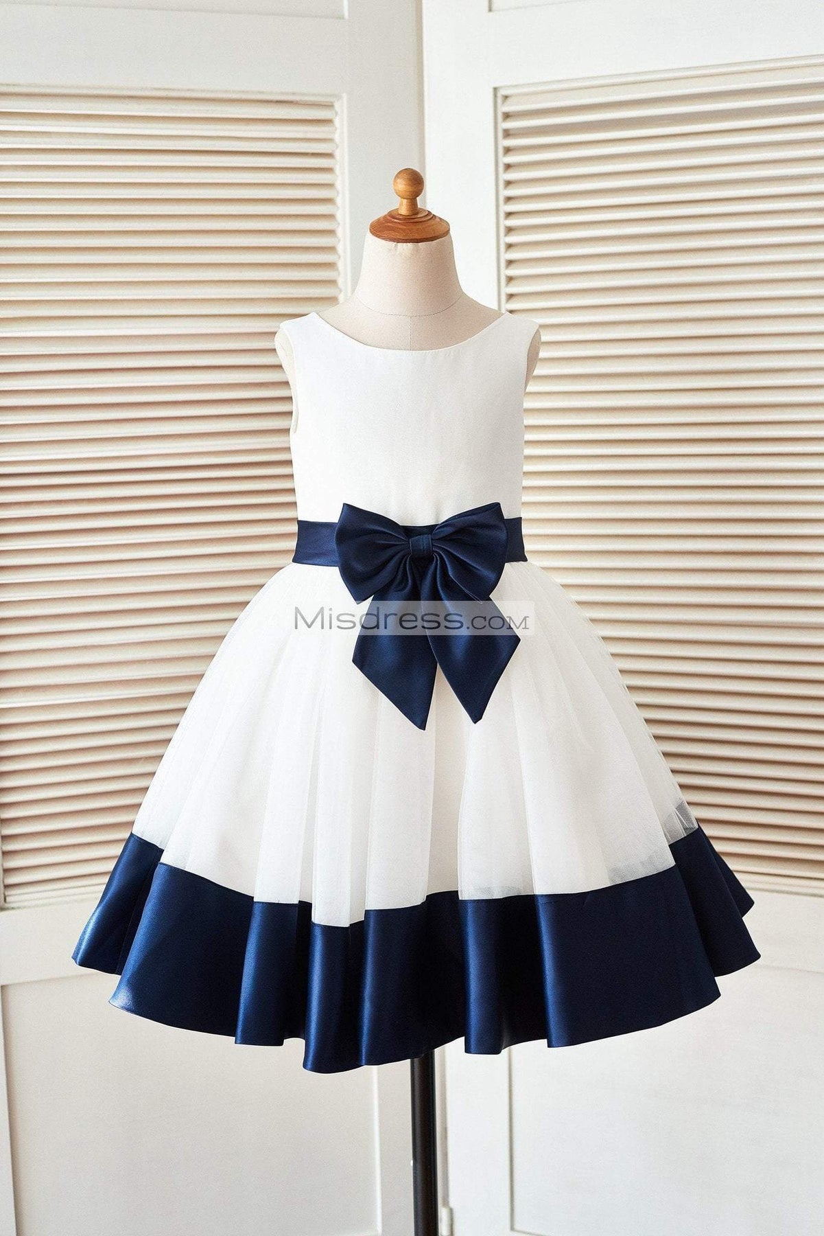 white and dark blue dress Women's navy & floral This lace formal dress is perfect for a girl who wants a standout style and flawless fit The Science of Why No