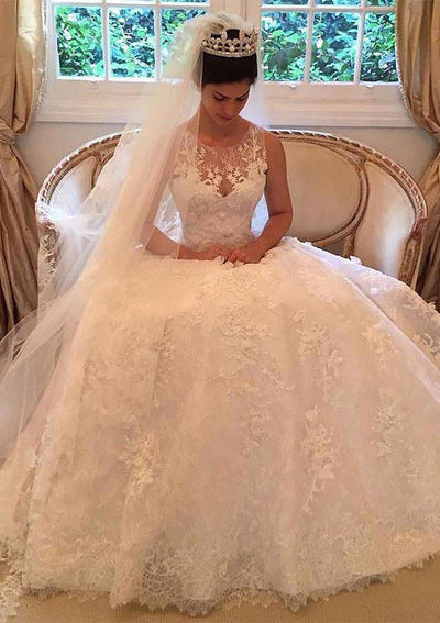 Scoop Neck Sleeveless Court Princess Lace Wedding Dress - 