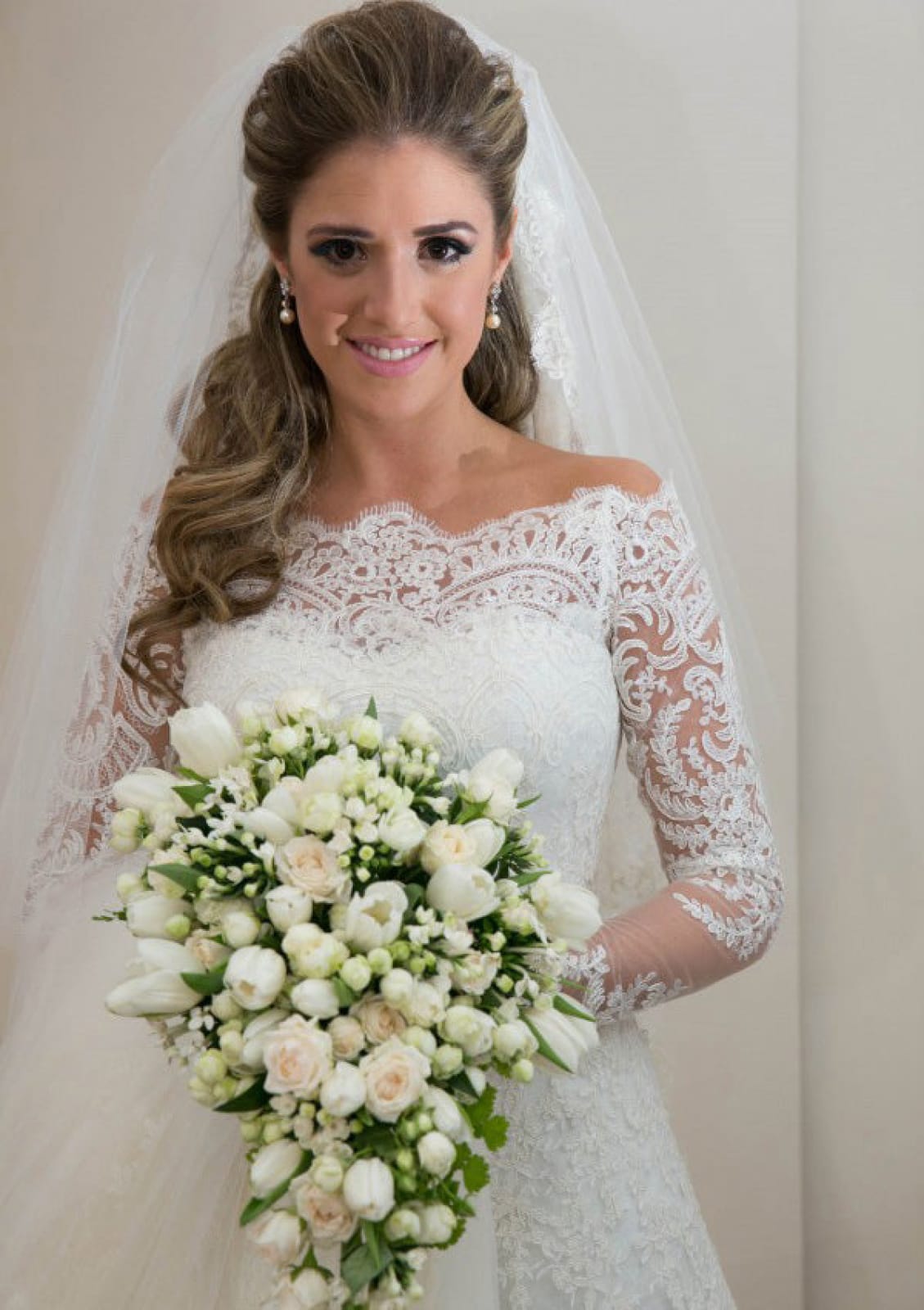 Off Shoulder Sweep Train A-line Lace Wedding Dress Appliqued