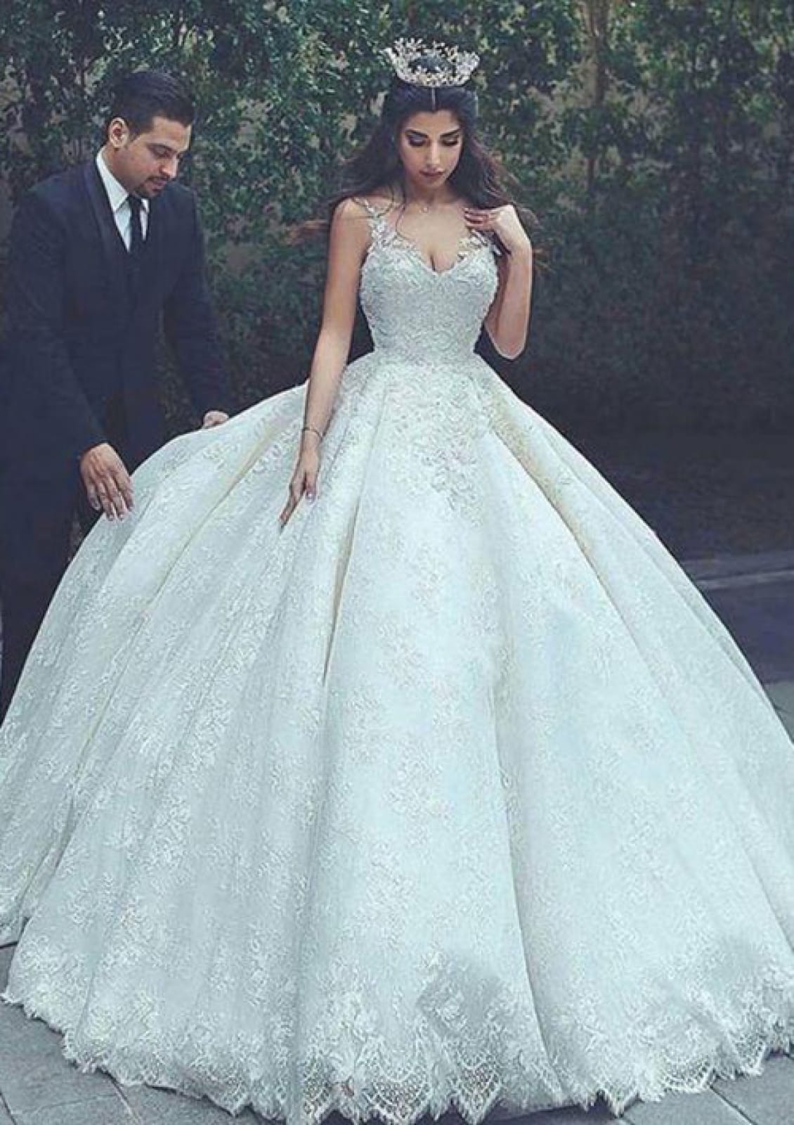 Sleeveless Straps V Neck Floor-Length Ball Gown Lace Bridal 