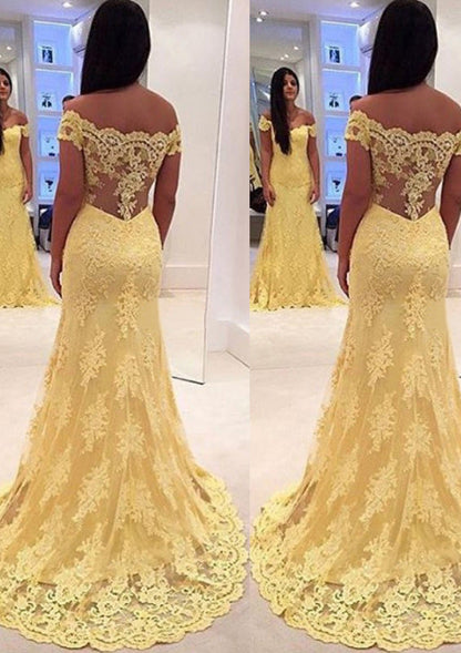 A-Line/Princess Sleeveless Off-The-Shoulder Sweep Train Lace