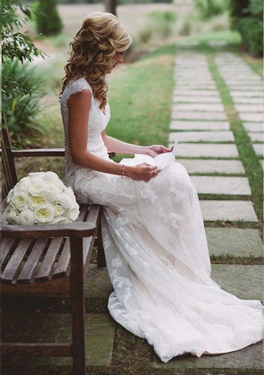 Trumpet Cap Sleeve Keyhole Buttons Court Lace Bridal Wedding Dress Trumpet Cap Sleeve Keyhole Buttons Court Lace Bridal Wedding Dress